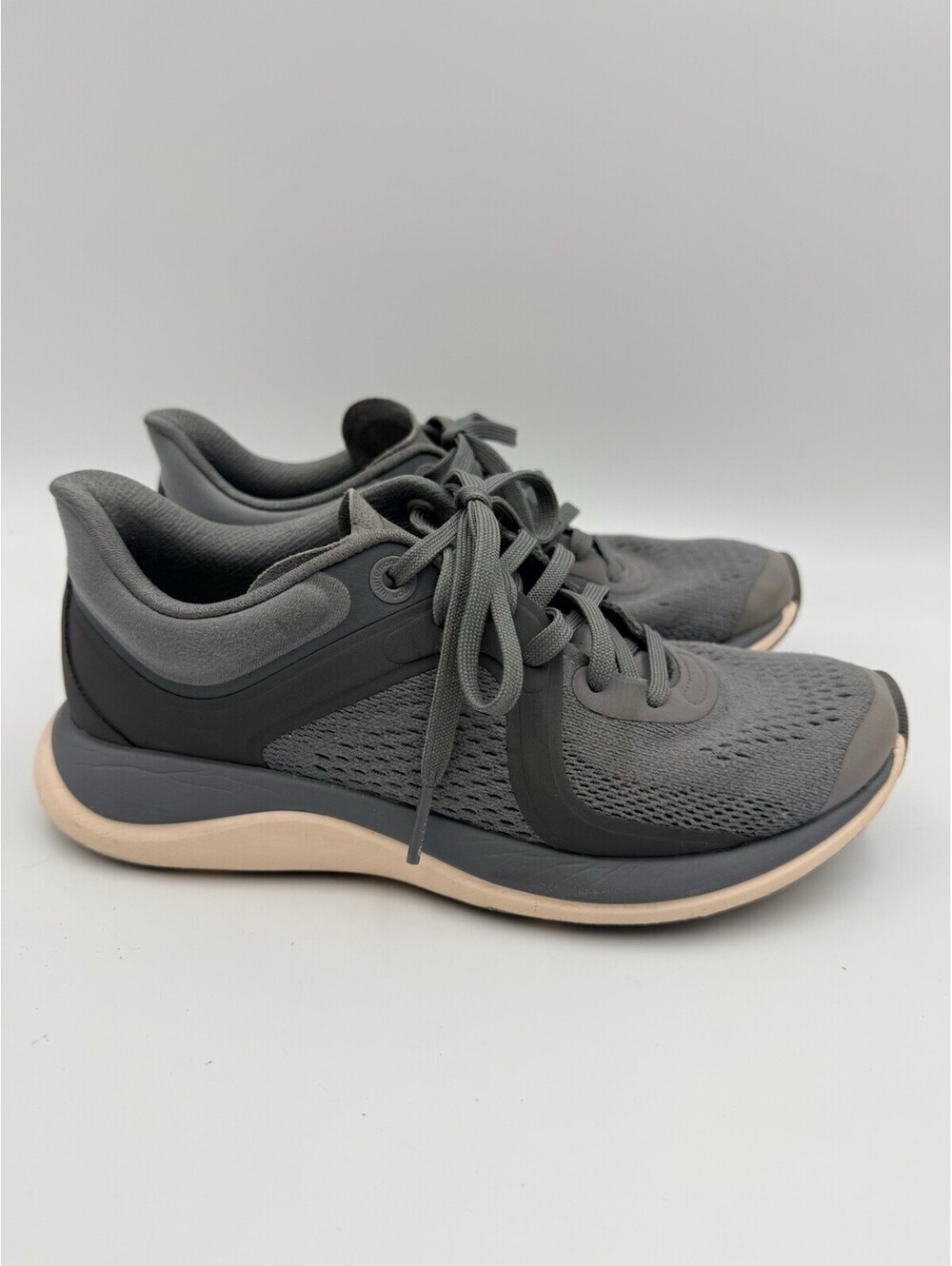 Lululemon Chargefeel Low Athletic Shoes US 6 Low Top Training Sneakers Gray